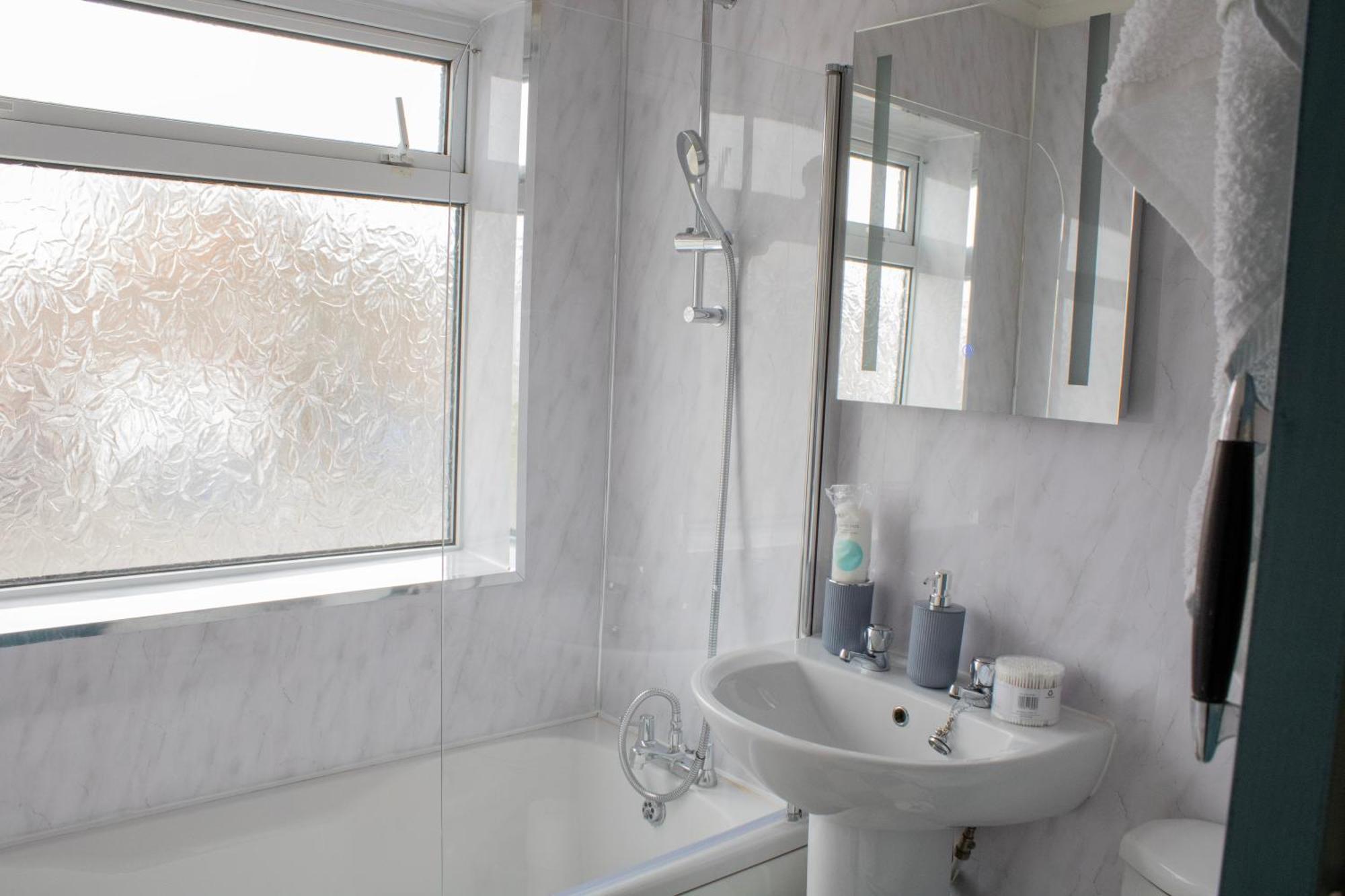 Harvard House, Stylish 3 Bedroom House In Solihull 5 Mins To The Nec, Bhx ,Jlr With Free Parking Birmingham Eksteriør billede